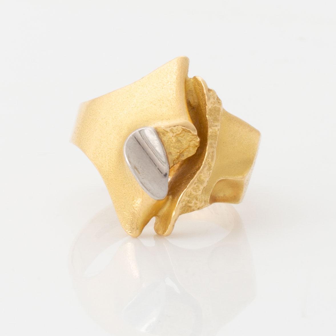 Lapponia ring och pärlcollier.