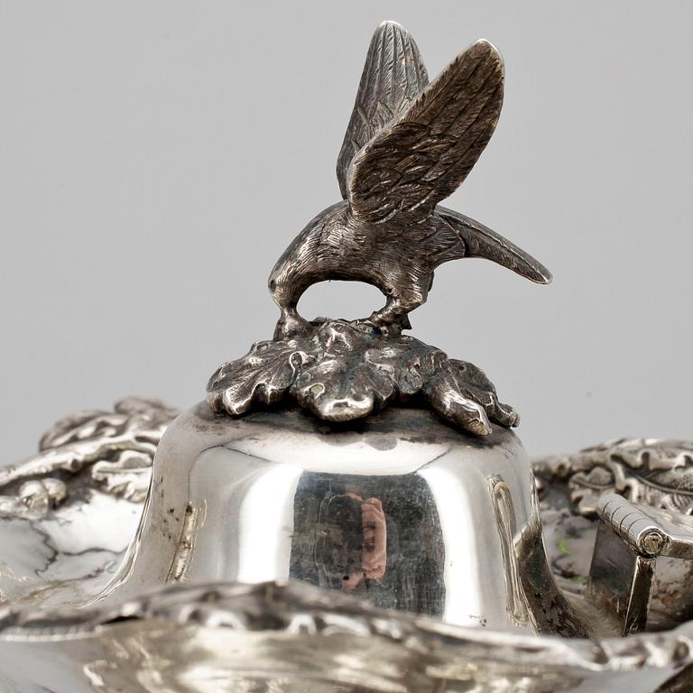 KAFFEKANNA, silver, Edvard Emanuel Petterson, Stockholm, 1864. Vikt ca 746g.