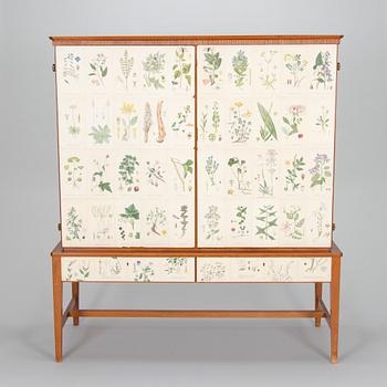 Skåp, tillverkat av AB Baltisk Möbelindustri. SMI(Svensk Möbel Industri) NR 63. 1900-talets mitt.