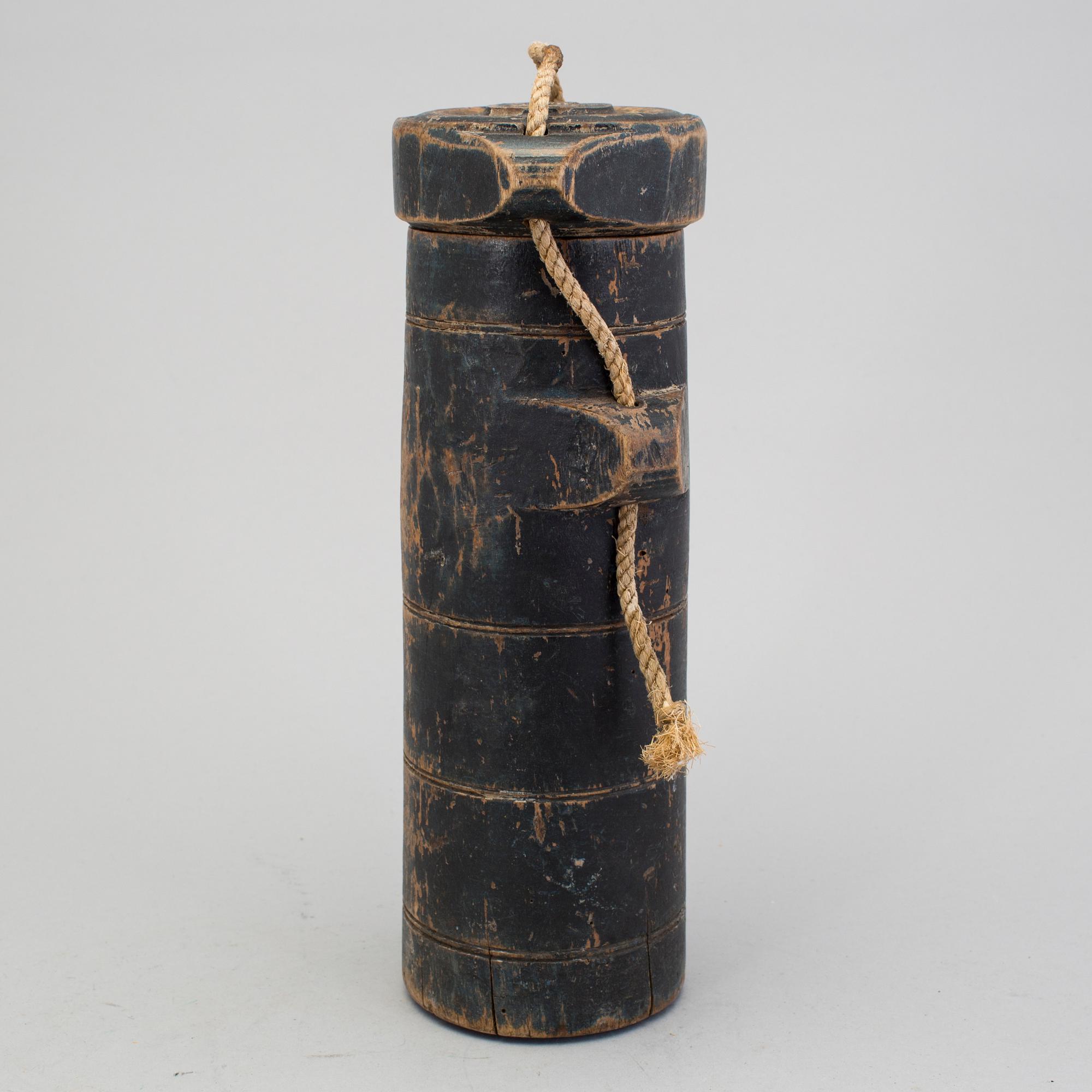 A painted baroque powder keg probably Fredrik I first half of the 18th century.