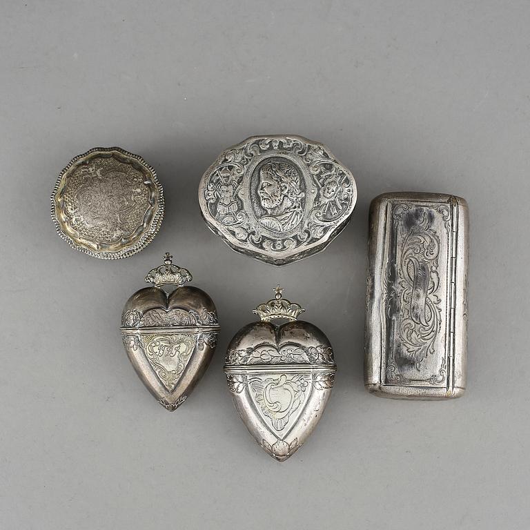 DOSOR, 5 st silver, bland annat möjligen Frankrike, 1800-talets slut samt 1900-tal. Vikt ca 330 g.