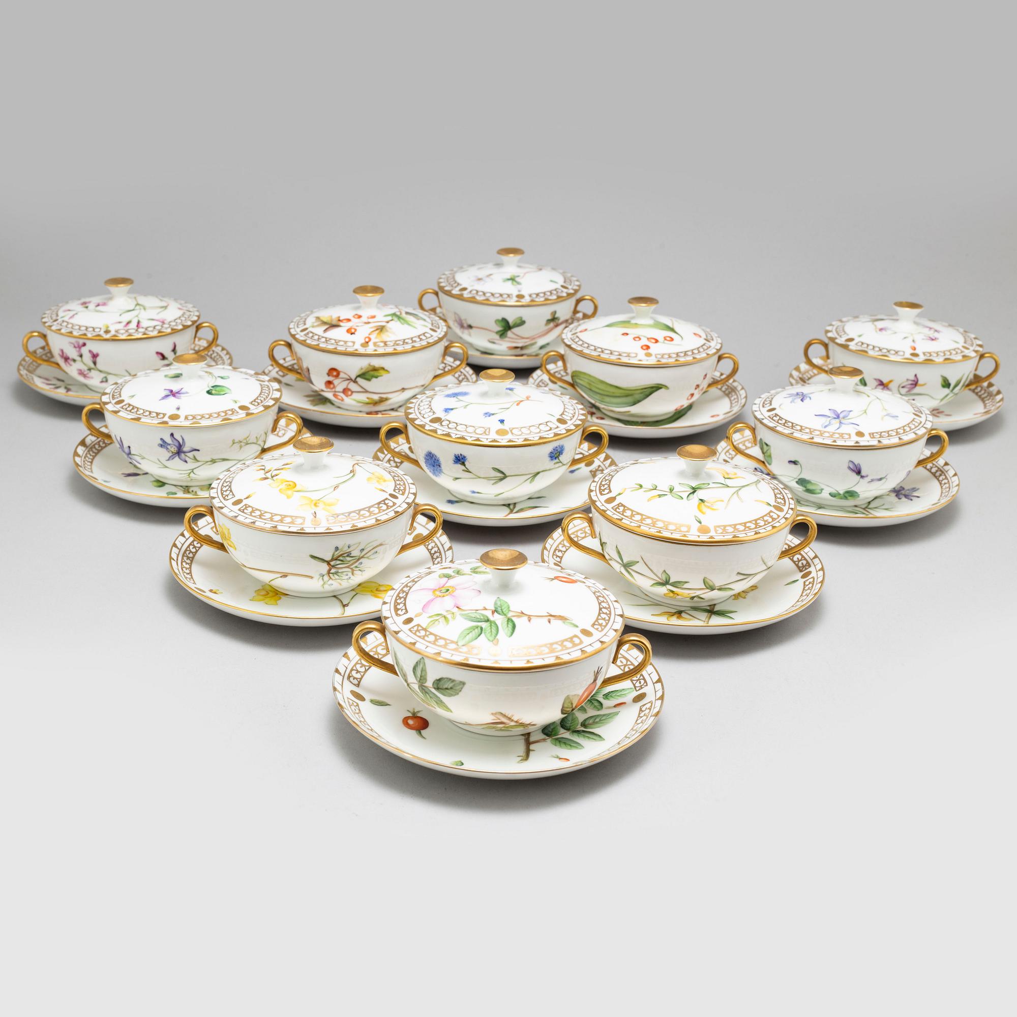 BULJONGKOPPAR med FAT, 11 stycken, porslin. Bing & Gröndahl, 1900-tal. Hausmalerei.