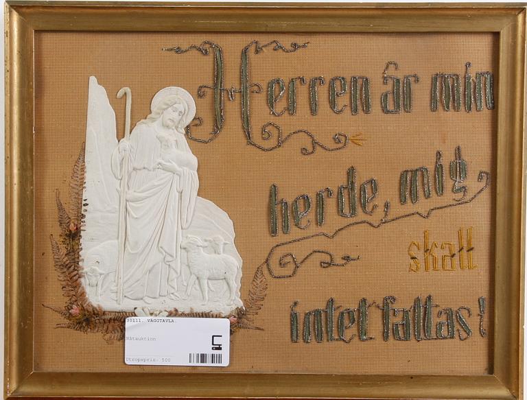 VÄGGTAVLA. Gips/textilbrodyr.