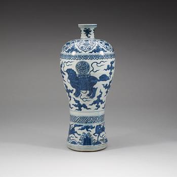 MEIPINGVAS, porslin. Mingdynastin, Wanli (1572-1620).