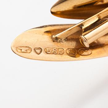 Elis Kauppi, A 14K gold brooch with a cultured pearl. Kupittaan kulta, Turku 1957.