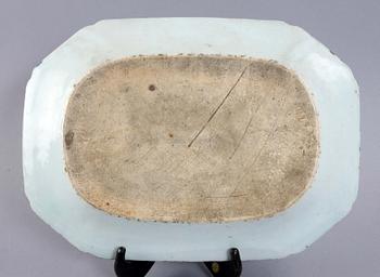 STEKFAT, porslin. Kina, Qianlong, 1700-tal.