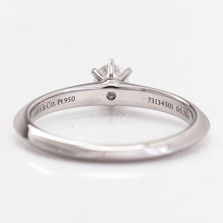 Tiffany & Co, ring, platina med en briljantslipad diamant 0.20 ct. Med certifikat.