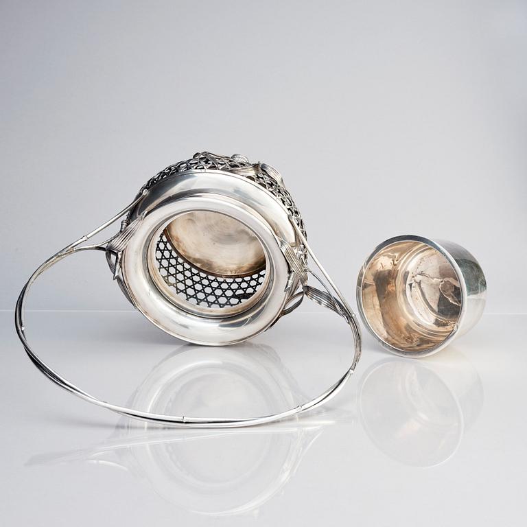 A Japanese silver basket, early 20th Century.