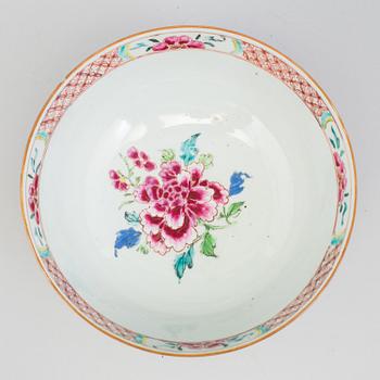 A porcelain bowl, Qianlong, China (1736-1795).