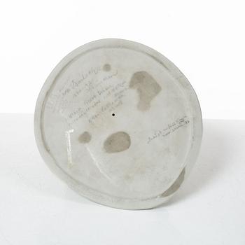 E Barlach, figurin, porslin "Sittande flicka" 1908.