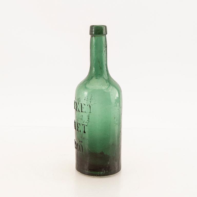 Flaska / butelj, Apoteket Lejonet Malmö 1800-talts senare del / sekelskiftet 1900.
