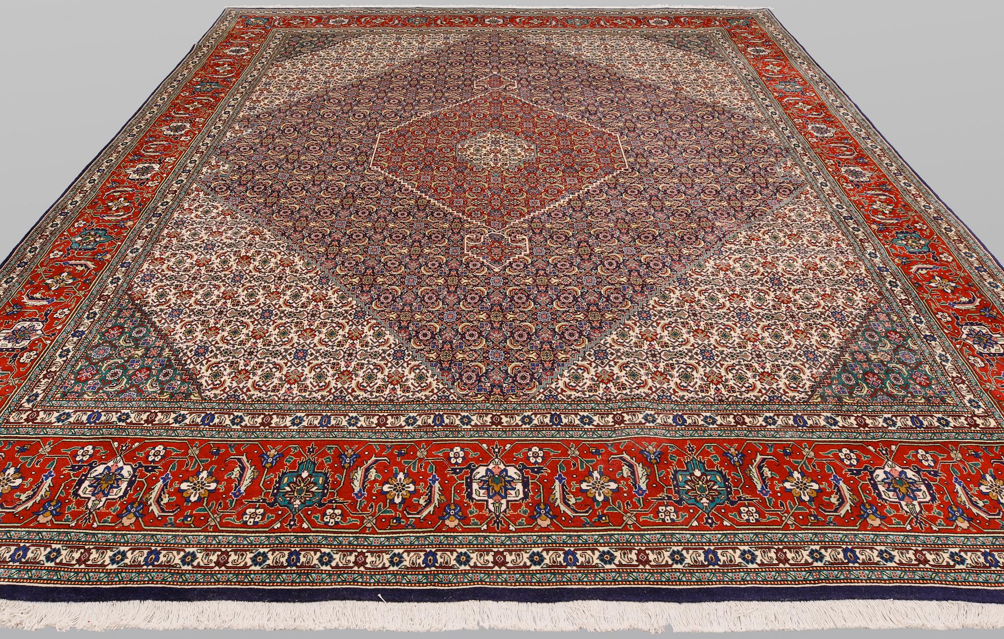 Matta, Täbris sk 40 radj, ca  403 x 308 cm.