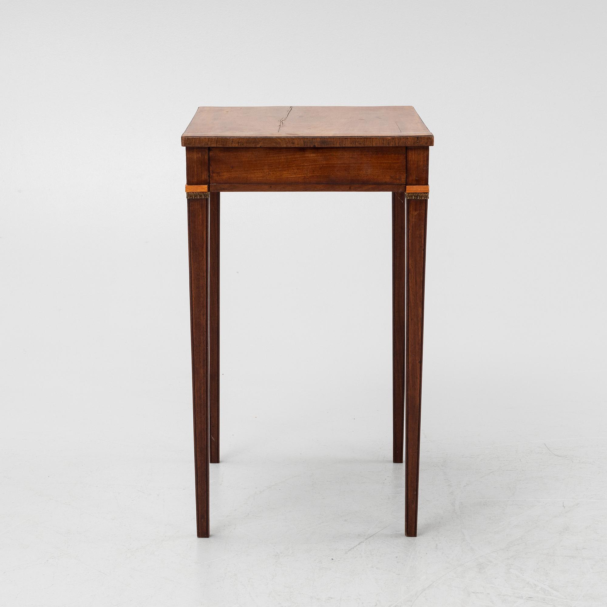 Sidobord, gustaviansk stil, omkring år 1900.