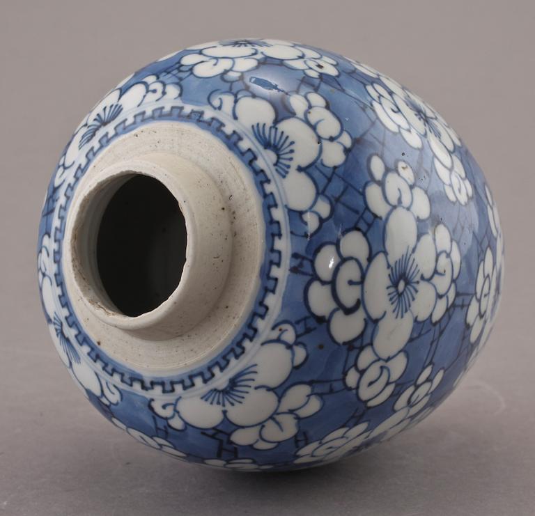 BOJAN, porslin, Kanxi, 1700-tal.