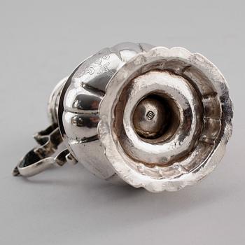 KANNA, silver, möjligen Tyskland, 1800-tal. Vikt ca 143 gram.