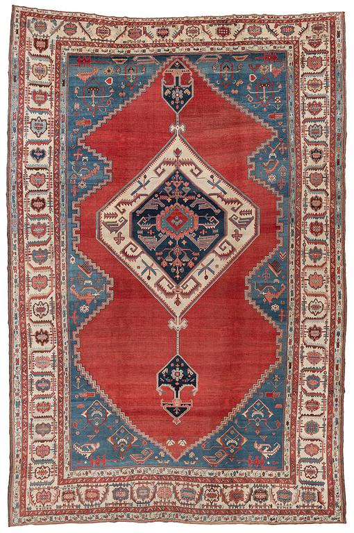 A Bakshaish carpet, West Persia, c. 576 x 385 cm.