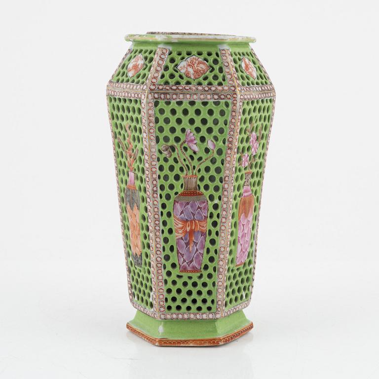 A hexagonal reticulated vase, Qing dynasty, 18th century.