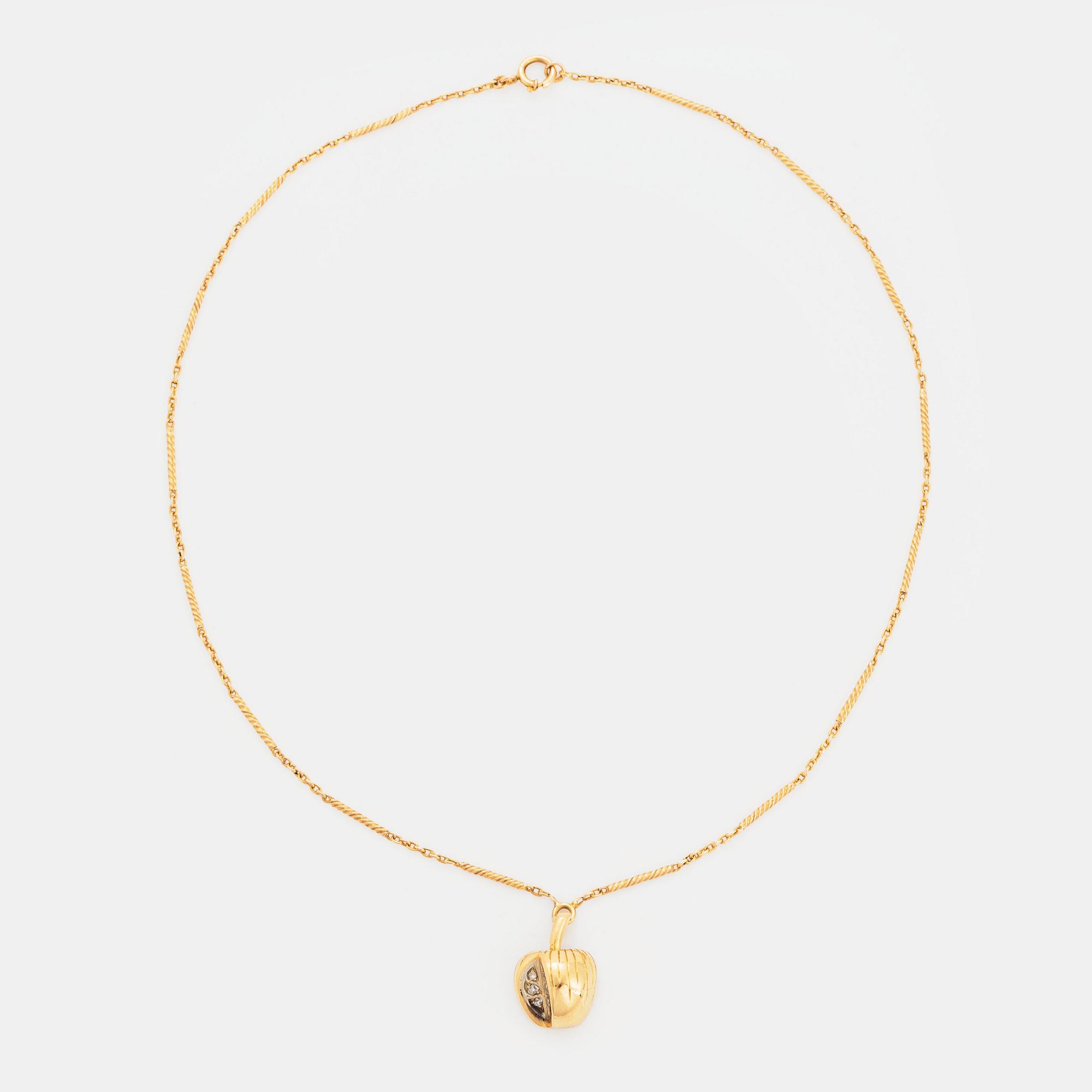 Hängsmycke 18K guld i form av ett äpple med gammalslipade diamanter.