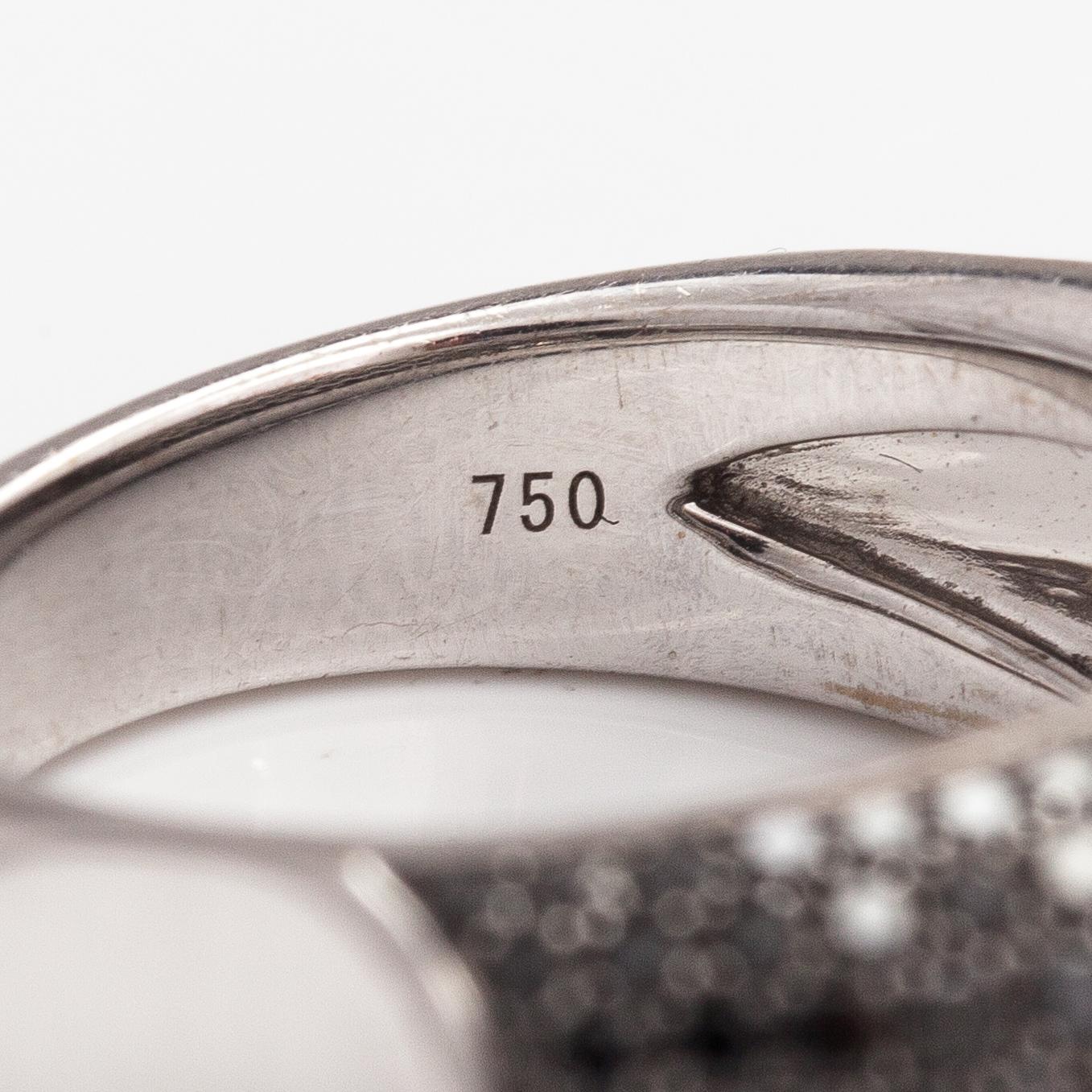 An 18K white gold ring with black diamonds ca. 1.70 ct in total.