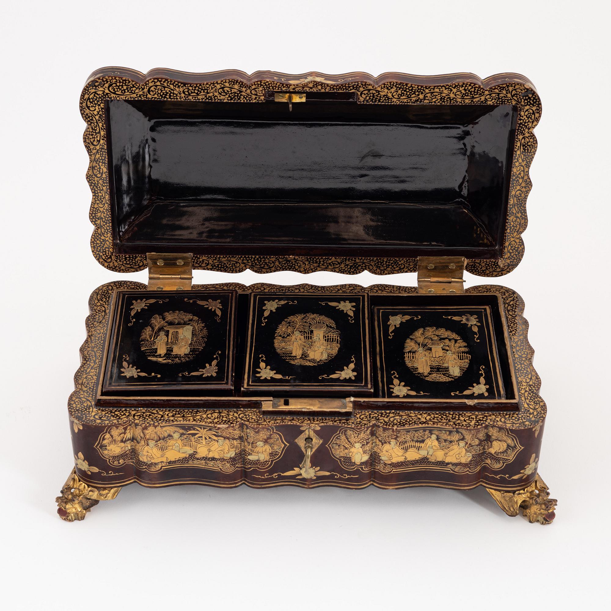 A Chinese lacquer box, the second half of the 19th century.