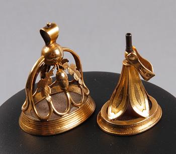 PETSCHAFT, 2 st, karneol, guld 18K, 1800-tal. Totalvikt 41.