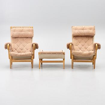 Bruno Mathsson, fåtöljer, ett par, med en fotpall, "Pernilla", DUX.