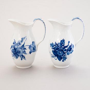 ROYAL COPENHAGEN, A 40-piece set of 'Blå Blomst" tablewear, second half of the 20th century.