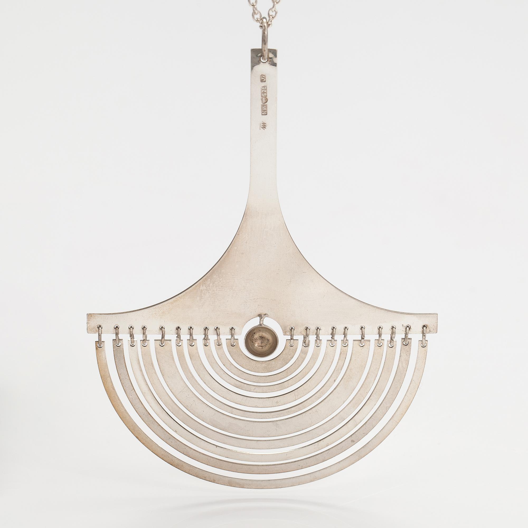 Tapio Wirkkala, Halsband "Kuunsirppi", sterlingsilver. Westerback, Helsingfors 1973.