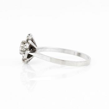 RING, vitguld 18K, diamanter, svenska importstämpel, 1900-talets andra hälft. Vikt ca 2,5 gram.