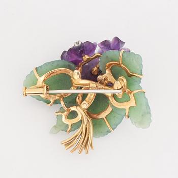 18K gold, carved nephrite and amethyst brooch.