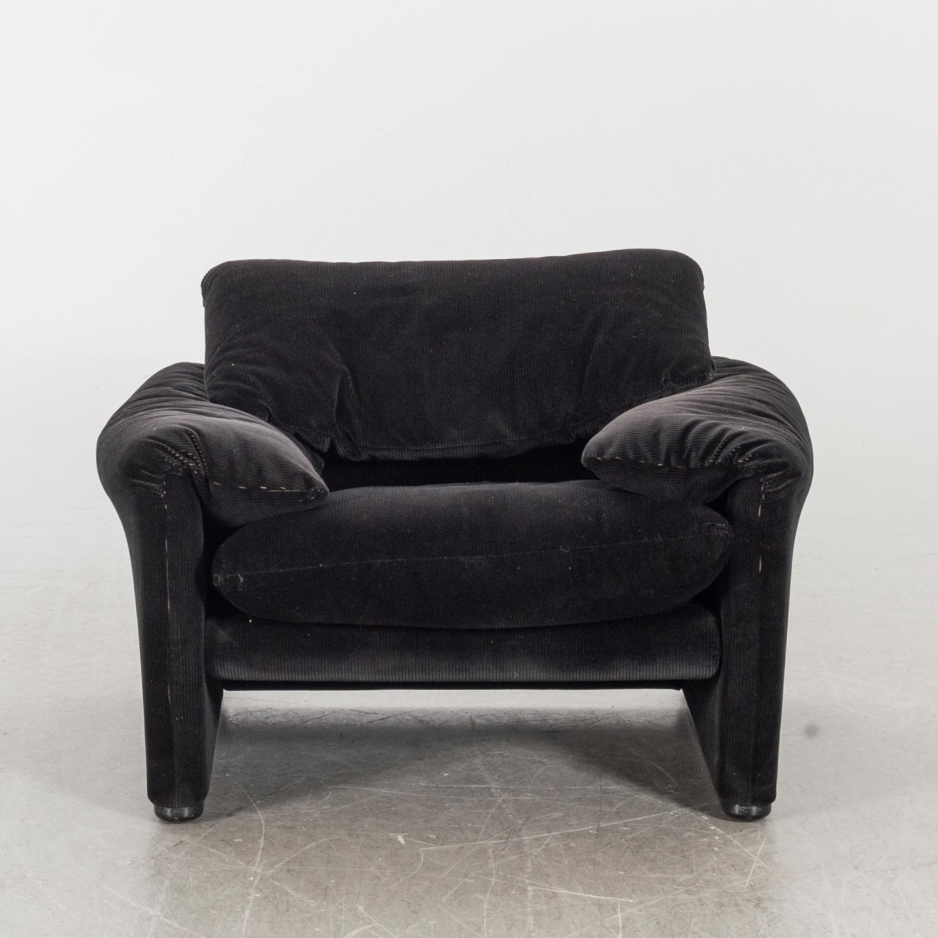 A late 20th century "Maralunga" VICO MAGISTRETTI lounge chair for Cassina.