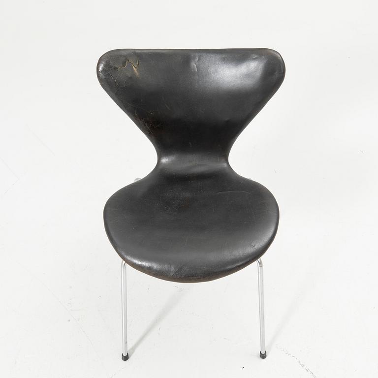 Arne Jacobsen, Chair, “Series 7”, Fritz Hansen, Denmark.