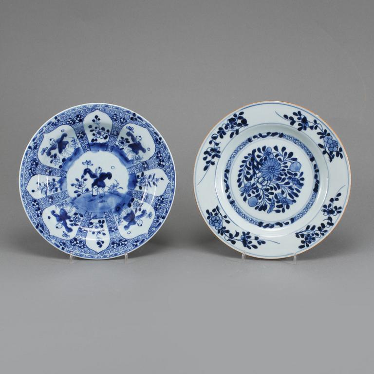 TALLRIKAR, 2 st, porslin, Kina, Kangxi, (1662-1722).
