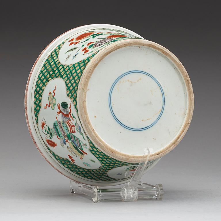 A famille verte pot, Qing dynasty 19th century.