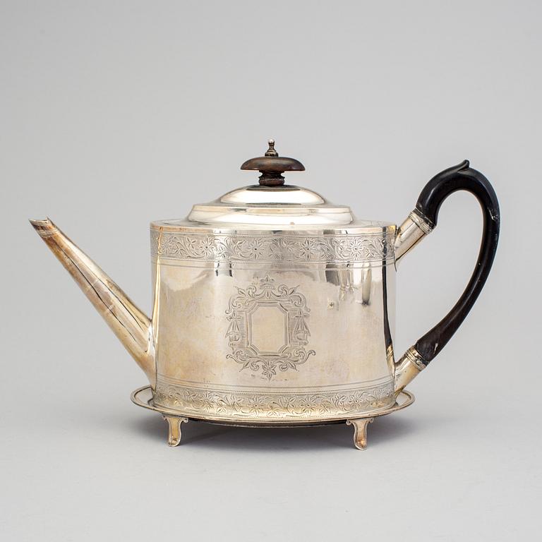 TEAPOT AND STAND, mark of Andrew Fogelberg, London 1792. Weight ca 493 g.