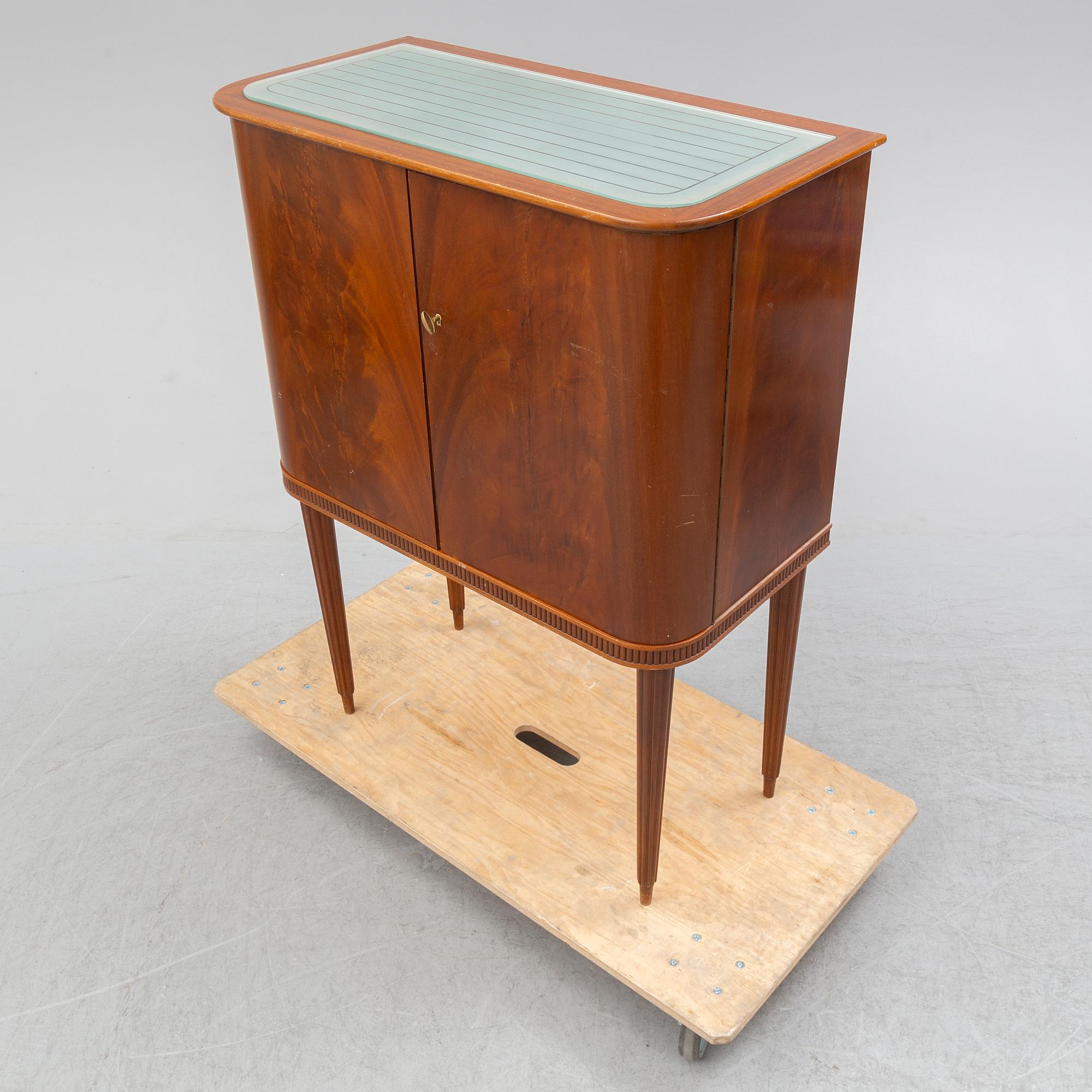 BARSKÅP, Förenade Möbelfabrikerna, Linköping. 1900-talets mitt.