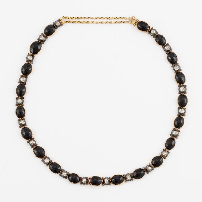 A necklace/bracelet combination 18K gold and silver set with onyx and rose-cut diamonds, 19th century.