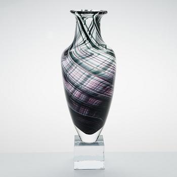 TARU SYRJÄNEN, a vase signed Taru Syrjänen 1999 Nuutajärvi.