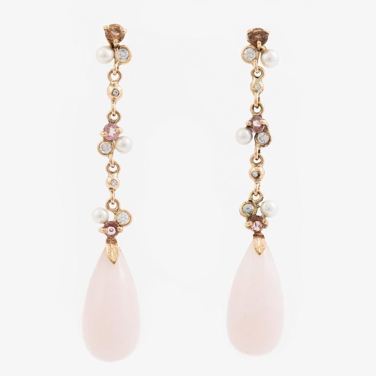 Earrings, Mandelstam, 18K gold with pink jade, cultured pearls, small cultured pearls, and brilliant-cut diamonds.
