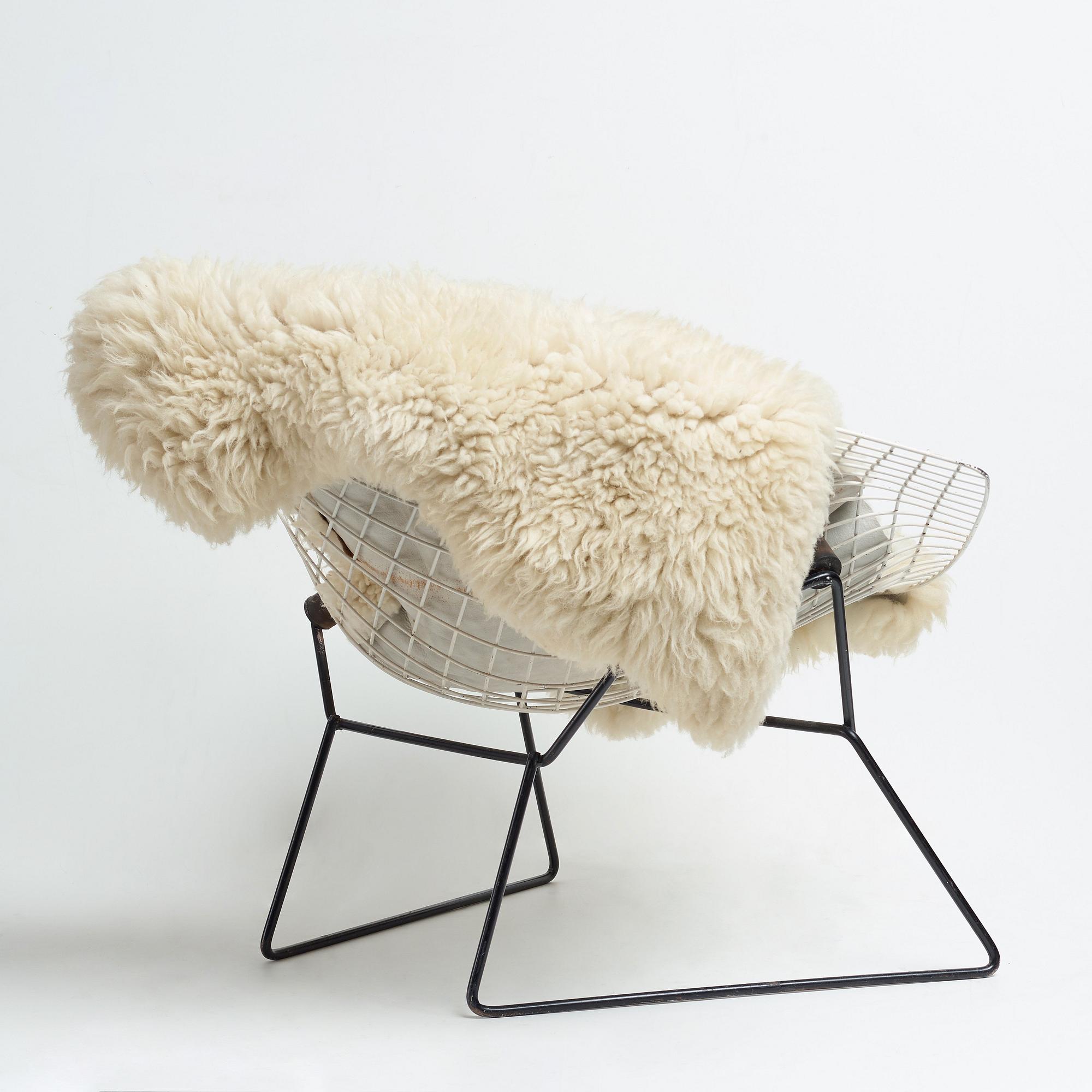 Harry Bertoia, "Diamond Chair Wide", Knoll International, möjligen på licens av Nordiska Kompaniet, 1950-60-tal.