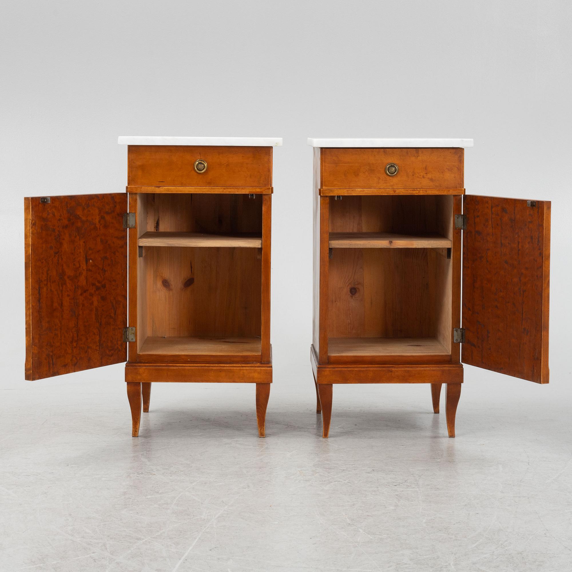 Sängbord, ett par, jugend, 1900-talets början.