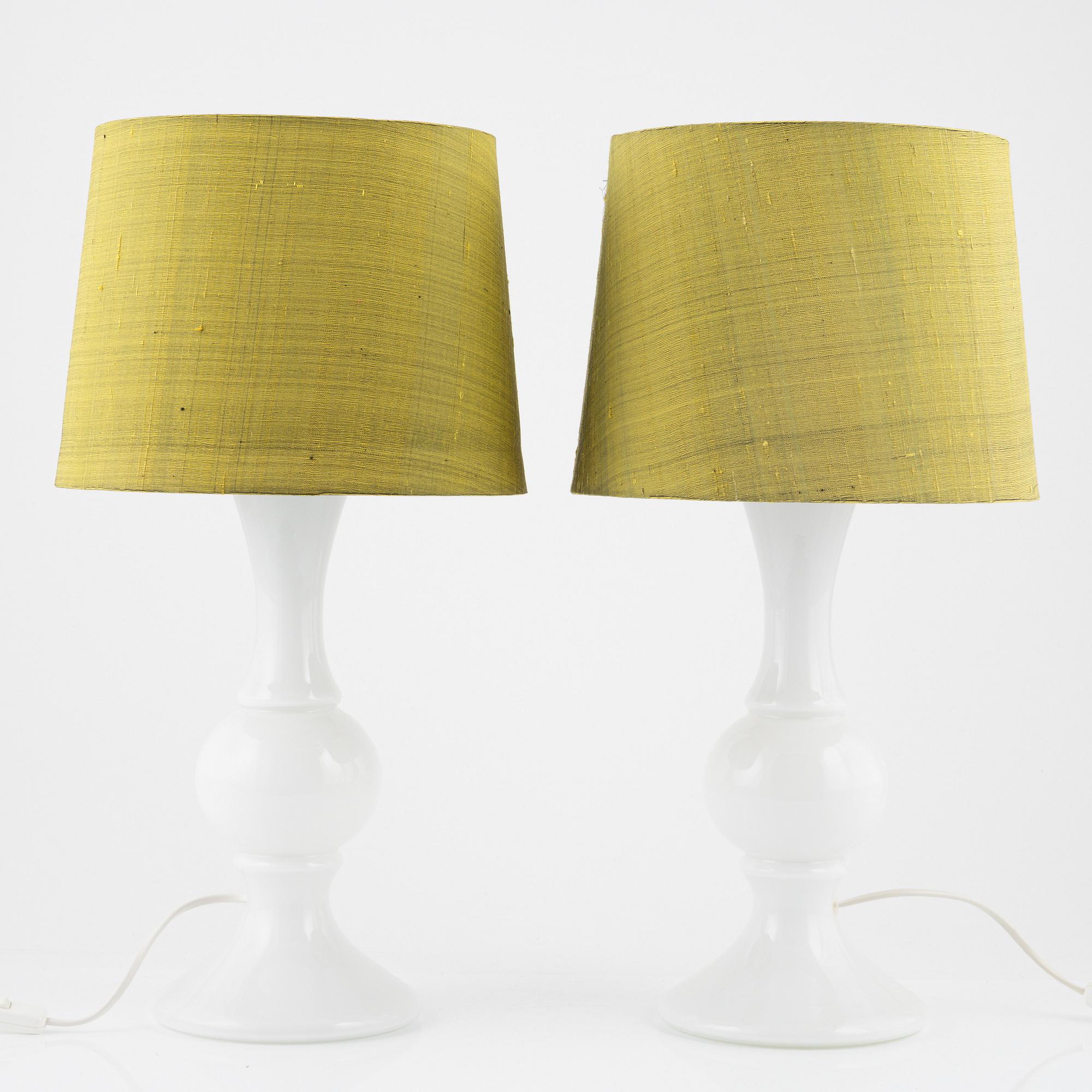 Uno & Östen Kristiansson, a pair of white glass table lights, Luxus, Vittsjö.