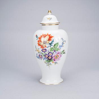 URNA MED LOCK, Meissen 1900-tal.