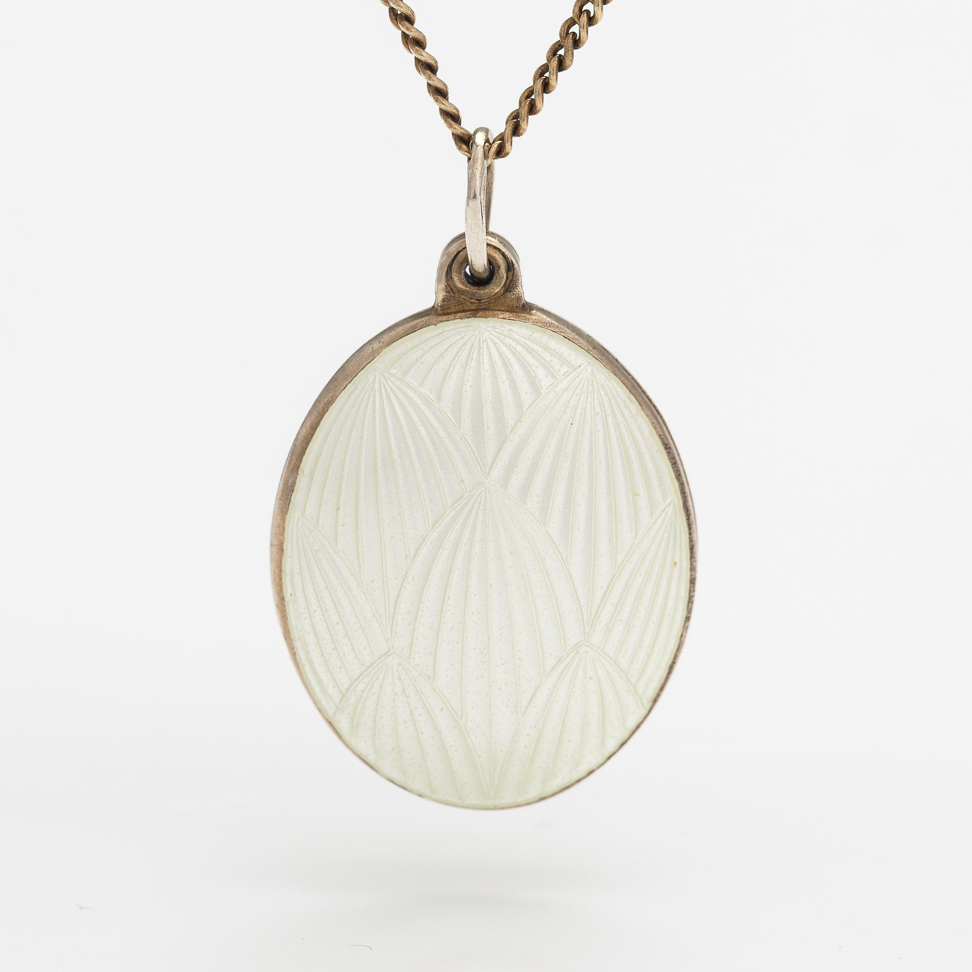 A gilded sterling silver necklace with a enameled locket. Tillander, Helsinki 1970's.