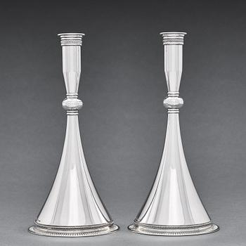 Wiwen Nilsson, ljusstakar, 2 stycken, Lund 1956-57, bysantinska modellen, sterling.
