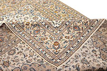 A Kashan carpet, a. 340 x 242 cm.