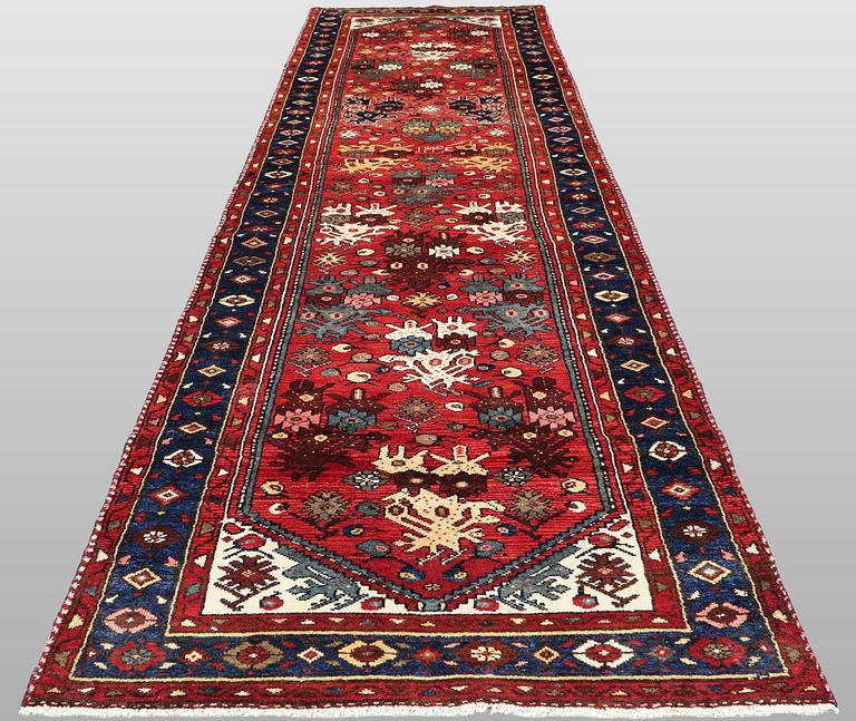 Gallerimatta, Hamadan, ca 412 x 108 cm.