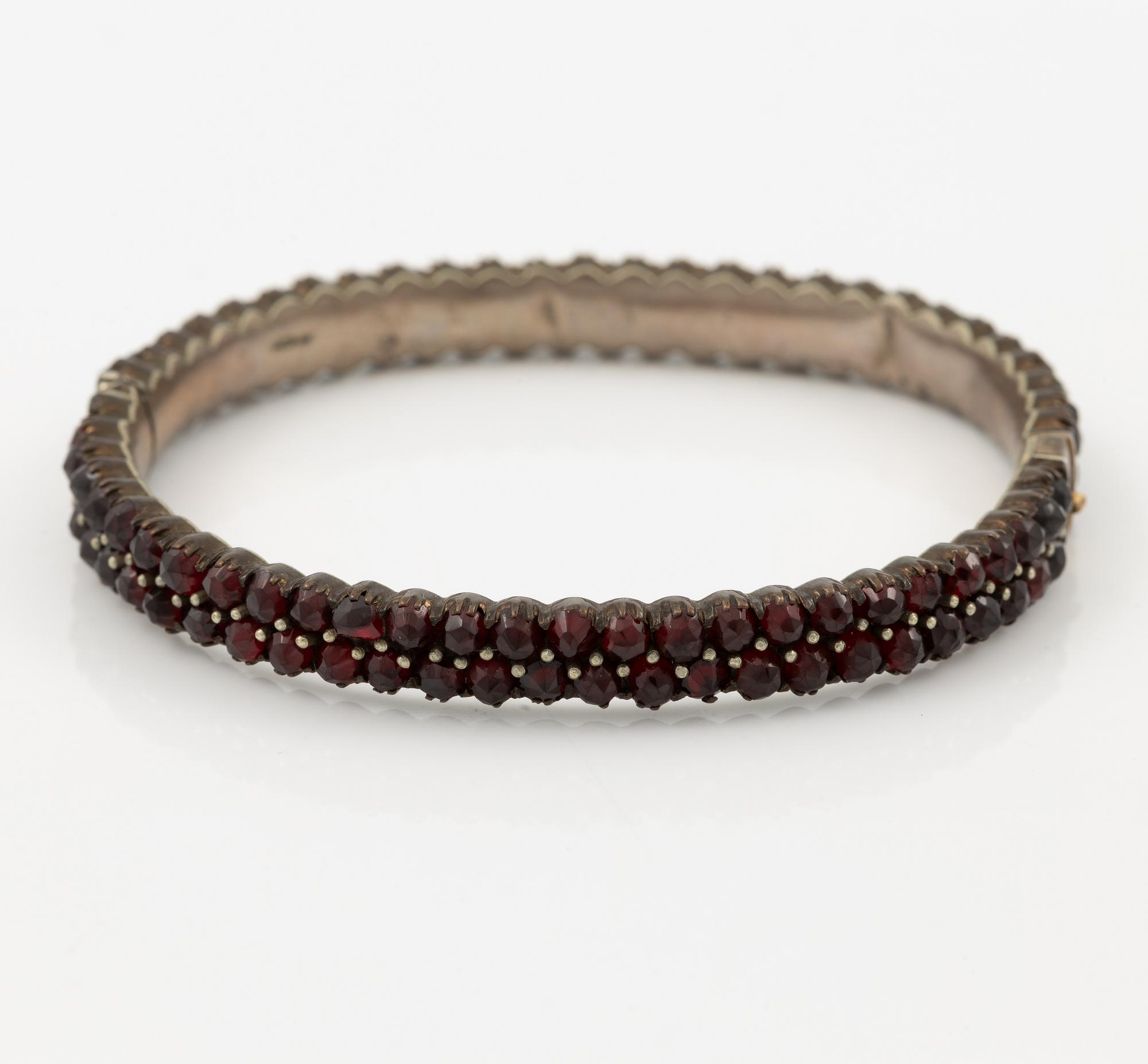 Garniture, two rings, brooch, two necklaces, and two pairs of earrings, armlet, garnets.