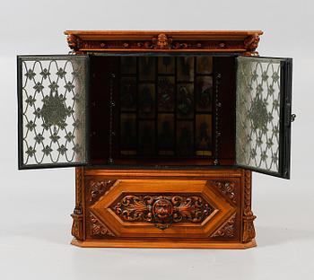 BARSKÅP, barockstil, 1900-talets andra hälft.