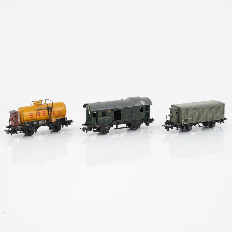 Märklin, two electric locomotives, model 3528 and 3338, and six cargo cars, gauge H0.